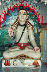उदासीनाचार्य जगदगुरु श्रीचन्द्र देव जी का संक्षिप्त जीवन दर्शन उदासीनाचार्य जगदगुरु श्रीचन्द्र देव जी का संक्षिप्त जीवन दर्शन